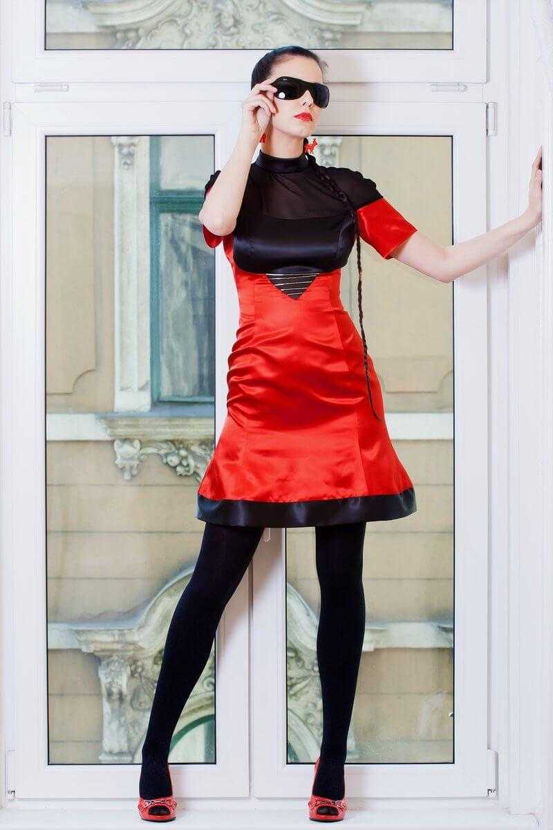 piros fekete menyecske ruha szaténból